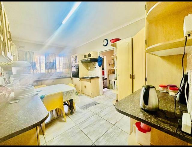 3 BEDROOM HOUSE FOR SALE IN VANDERBIJLPARK SE 2